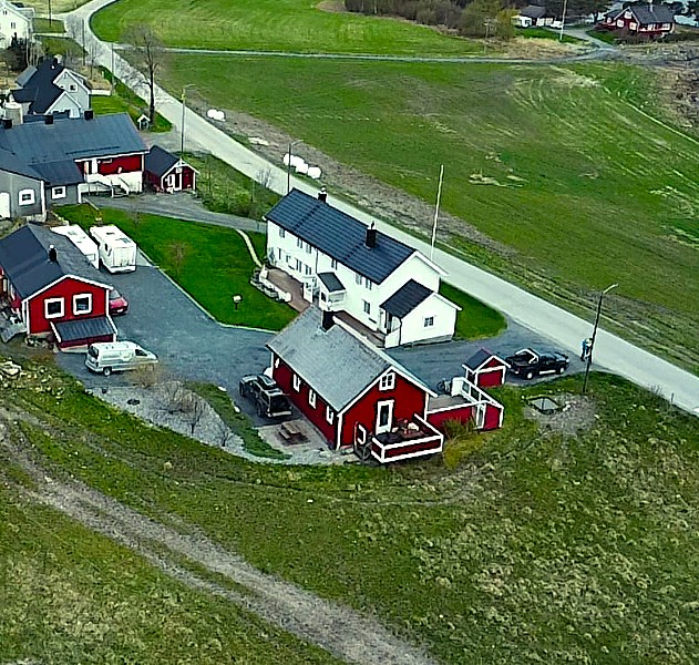 gården dronebilde av gården